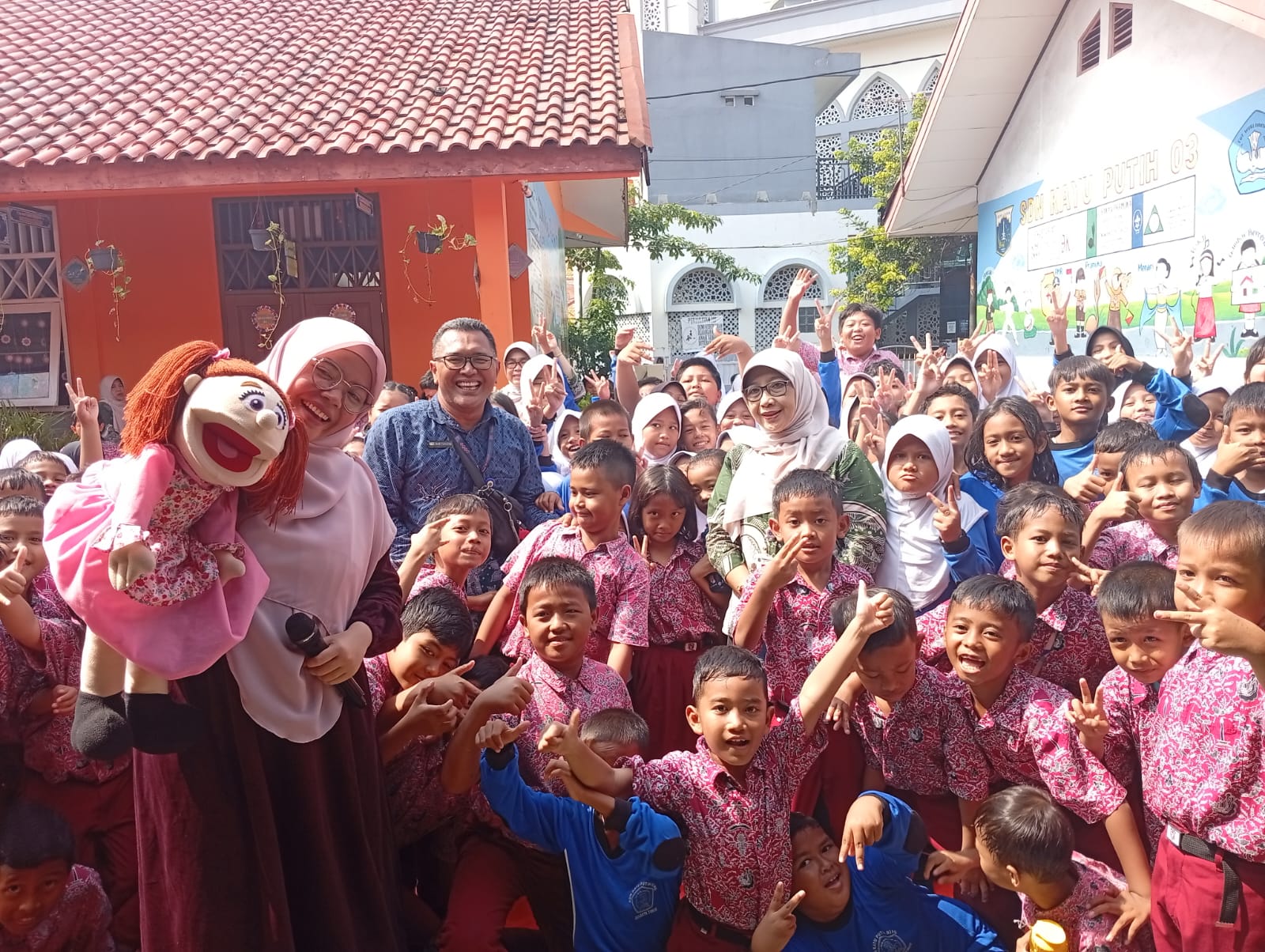 Wisata LiterAsyik Ke SDN Kayu Putih 03